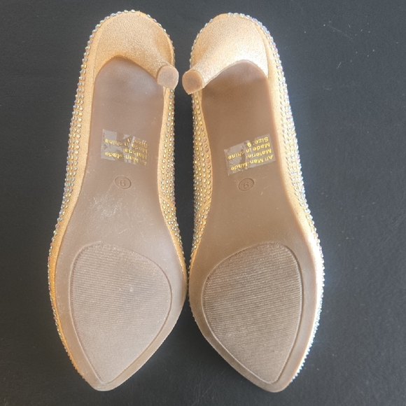 Kiss & Tell Golden Heels - Picture 8 of 9